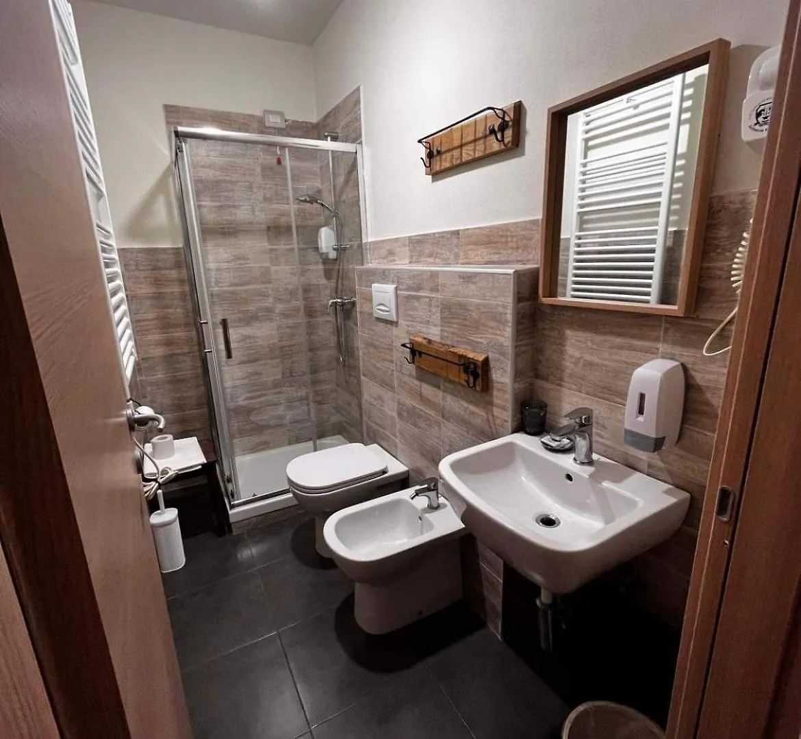 La Taverna Del Metallo Rooms 라스페치아 0*,