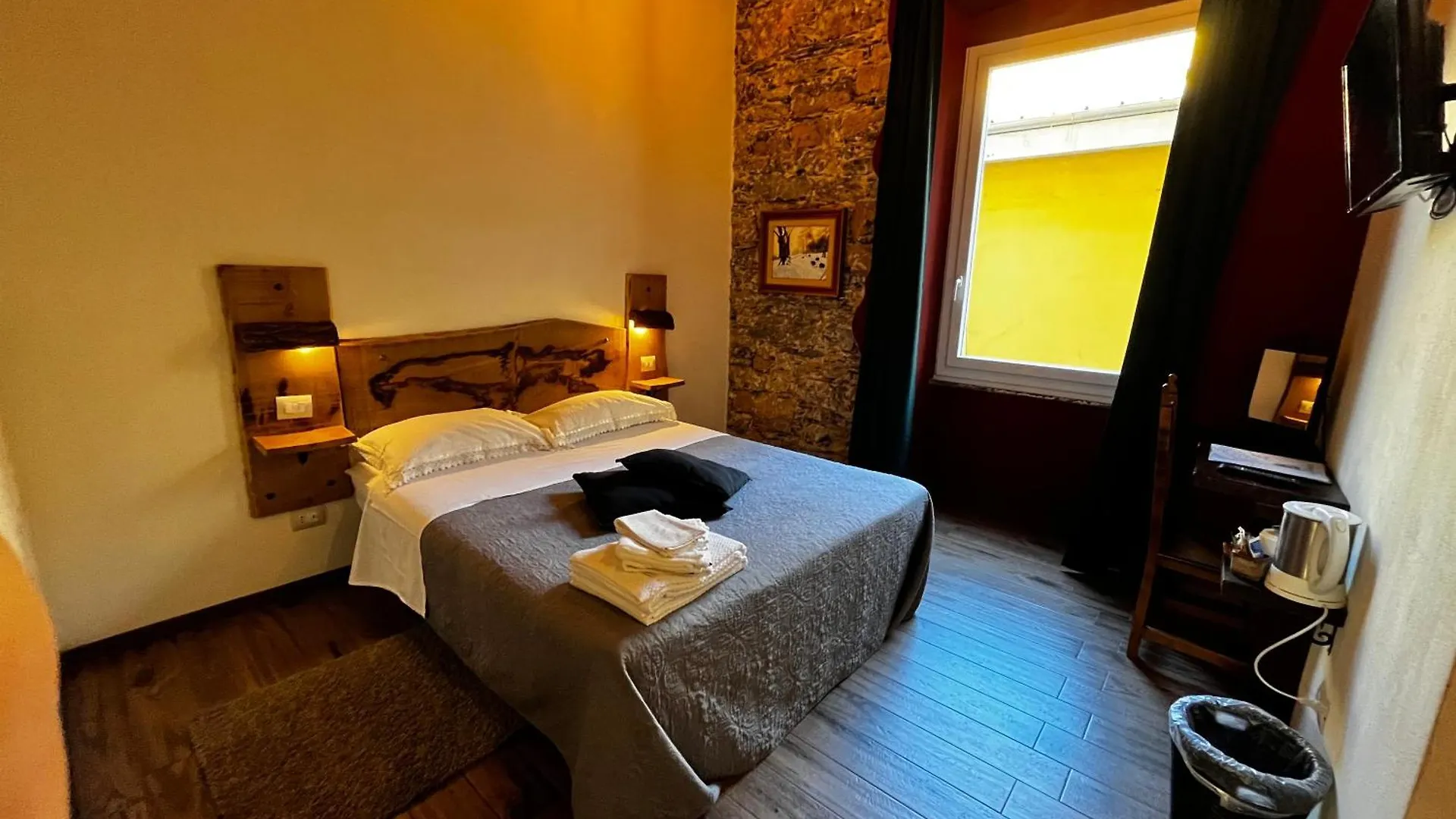여관 La Taverna Del Metallo Rooms 라스페치아